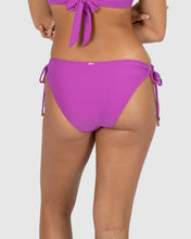 Load image into Gallery viewer, Rococco Hibiscus bikini set - Baku