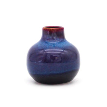 Load image into Gallery viewer, Obeila ceramic mini vase