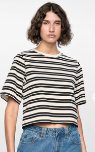 ELARA crop tee