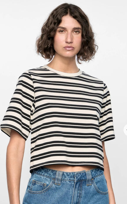 ELARA crop tee