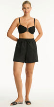 Load image into Gallery viewer, Tidal linen boardwalk shorts - black